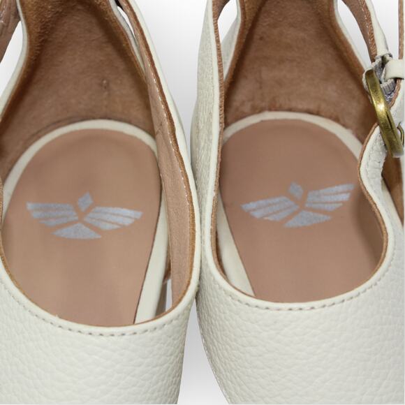 EU 38 ~ US 7.5 FORTRESS Luna Naya Asymmetric CutOut Pump PebbledIvory - Picture 12 of 14